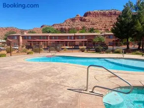 Spacious Townhome by Utah National Parks Sleeps 8 - Image 4