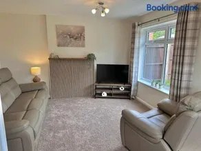 Modern 3 Bed , Contractors & Families , Driveway - Image 2