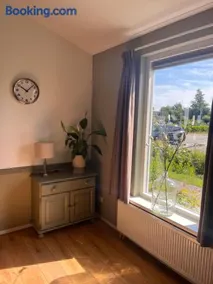 Huis Mosk heeft grote tuin op het zuiden en nabij meer - Image 3