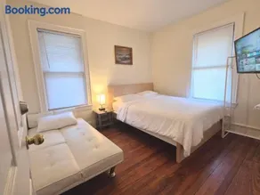 Entire Beautiful 2BR Apartment [L]. Convenient location in the heart of Queens! - Image 2