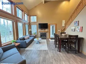 Ski-In 5BR Retreat at Boyne Mtn - Walk to Lifts & Fun! - Image 1