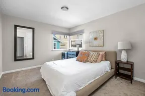 Beachside Apartment with Laundry AC Patio - Image 3