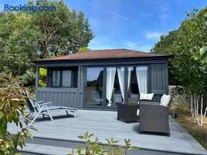 Stylish Cabin in East Sussex near Newhaven ferry - Image 1