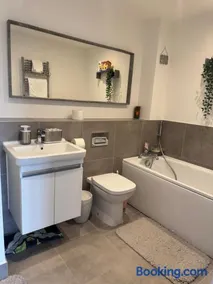 Bedroom in West Sussex with locks,Private Bathroom & Free Parking - Image 5