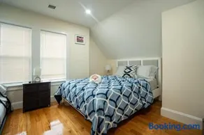 Breezy 3BR Boston Apt - Bathtub, Parking, TV, Walk to Train 803 - Image 2
