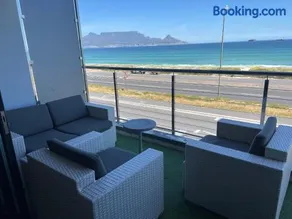Blouberg Luxury Beachfront Apartment - Image 3