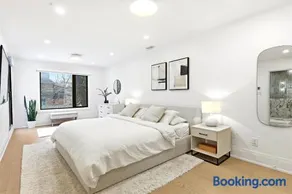 Beautiful 5BR Family Home Near Lake & Downtown - Image 3