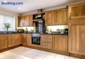Lakeview Holiday Cottages - Image 5