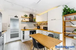Relaxing 1BR Hideaway in Herne Bay I Zodiak Stays - Image 4
