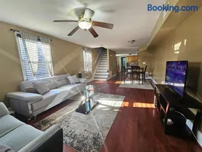 Two Story Queen Primary - Image 1