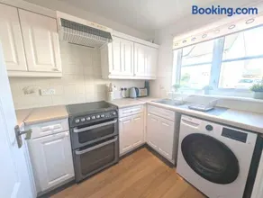 Shaftesbury 2-Bed House with Parking - Image 5