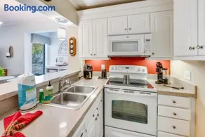 Beautifully Decorated Unit at Ocean Creek with Pools - Image 5