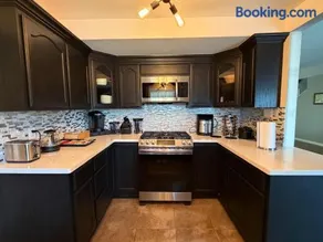Spacious Family Friendly Home - 10 plus beds, Near DFW Airport, ATT Stadium, Six flags amusement parks - Image 3