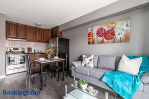 Glenview West - Modern Upper Unit Apartment with Private Balcony - Image 2