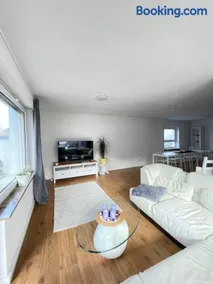 Renoviertes Monteurhaus in Ochtendung im Altbau-Flair für 10 Personen! - Image 4