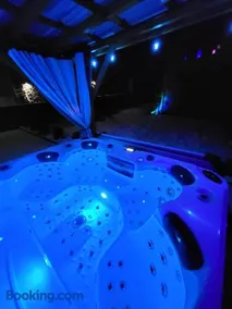 Le Cosy Lodge Départs Vélo Ski Alpe d'Huez 2 Alpes La Grave Détente Jacuzzi Piscine Sauna Bar Billard - Image 3