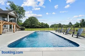 Luxurious Pine Manor Golf Front Estate - Image 2