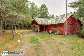 Lakefront Home with Private Dock, Pebble Beach & Enclosed Porch - Dogs Welcome - Image 1