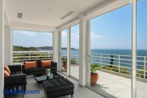 Spectacular Sea Views, 2Bd Beachfront - Image 1