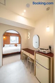 Monday Mansion Hotel - Image 1