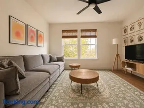 Houston House Stays - Image 1
