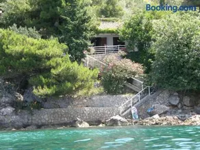 House by the sea - Image 3