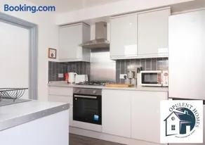 Contactor Stay, Reading Town Centre 4 Bed House, Large House with 2 bath - Image 4