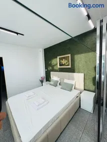Green Accent Apartment - Image 1
