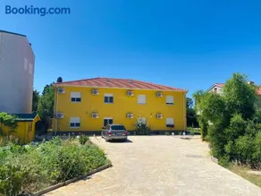 Spacious apartment with Garden close to the sea in Kastel Luksic Split - Image 2