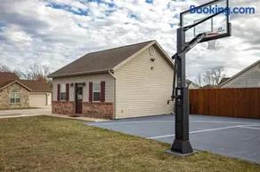 Tiny Home with Hot Tub Near Ft Leonard Wood! - Image 3