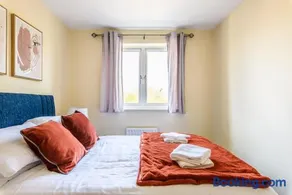 Charming & Spacious 3BR With Private Parking Near Ipswich - Image 3