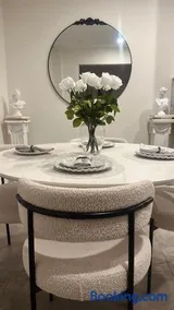 Private Room In Luxury Home - Image 4