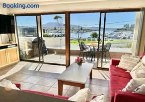 Sub Penthouse Apartment - Amazing Views, Location & Luxury! - Image 2