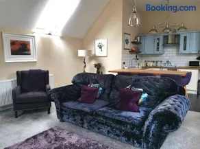 The Coach House Apartment at Cefn Tilla Court, Usk - Image 3