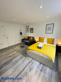 Stratford Park Inn - Image 1