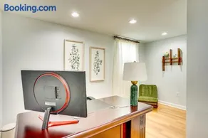 The Dulles Executive Resort Near Dulles Airport with Private Office - Image 3