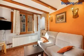 Aparthotel apta para familias con internet de alta velocidad | Vistas a la ciudad - Image 2