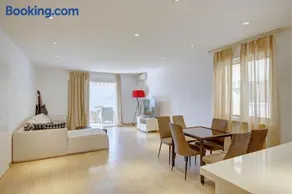 Fashion Beach Apartments - Image 5