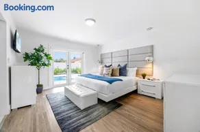 Spectacular Miami Resort - Htd Pool,5 Bdrooms ,MiniGolf, Playground, Baby Items, BBQ - Image 5