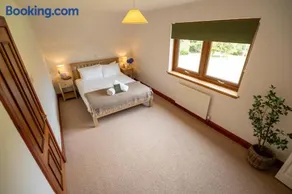 Woodlands House with Hot Tub - Image 3