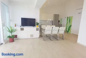 The penthouse apartment, first row by the sea, Beach house Ana - Image 3