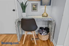 Brand New 3br 2ba Home, 1 Block from Downtown - Image 4