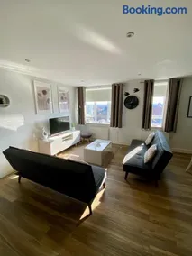 Rooftops Apartment - Image 5