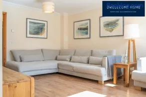 Free Driveway Parking for 2-3 vehicles, Outside LEZ Zone, 637 Mbps WIFI, Ideal for Long Term Contractor, etc Stays, Regular Housekeeping Option - Dwellcome Home Ltd 5 Double Bedroom 3 Bathroom House - See Our Site for Assurance - Image 4