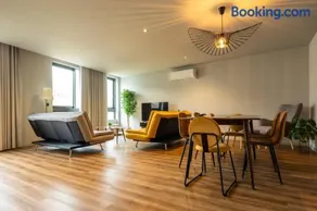 Extra Large 2BR Apartment Next to Metro Station - Image 2