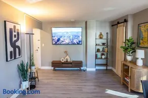 2BR Downtown Convention Center Near Attractions - Image 2