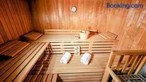 Luxus-Villa mit Indoorpool, Sauna & offenem Kamin - Image 2