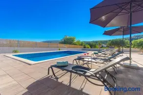 Villa Antonia with heated pool - Image 2