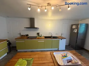 Maison renovee en pierres séjour spacieux avec jardin et terrasse aménagée près Omaha beach & Bayeux à 5mn de la mer tous commerces - Image 2