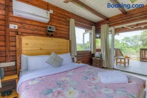 CosmicStays Yotsuba- Luxury Chalet in a Zen Forest - Image 4